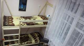 Гостиница Hostel Na Boytsovoy Москва Кровать в общем четырехместном номере для мужчин и женщин-2